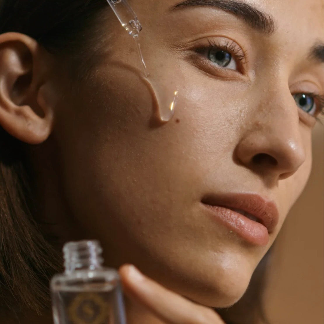 Sorella Apothecary Main Squeeze Hydrating Serum application